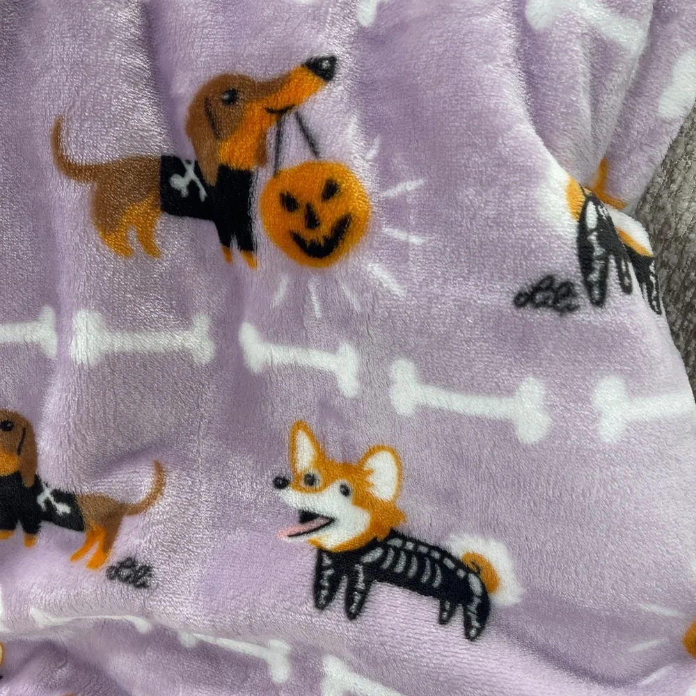 Halloween Dogs Dachshunds & Corgis in Costumes Purple Plush Throw Blanket NWT